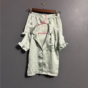 Tahari girls green satin like pj set with ruffle accents size girls 7/8